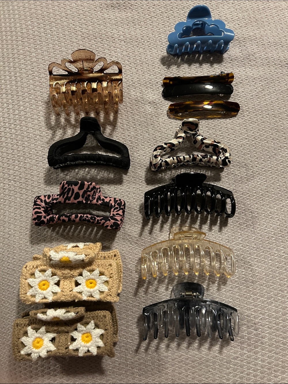 Assorted Women’s Hair Claw Clips - Black, Blue, Tortoiseshell & Clear